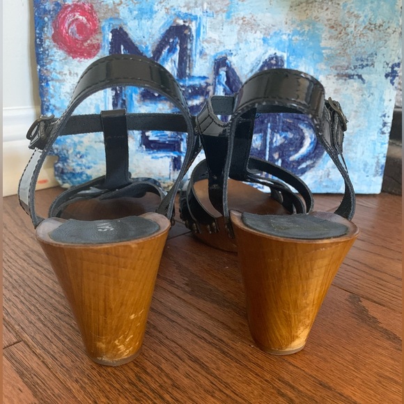 Solid Wood Base Leather Upper San Marina Black Patent Sz 38 Italy Heeled Sandals - Picture 2 of 11